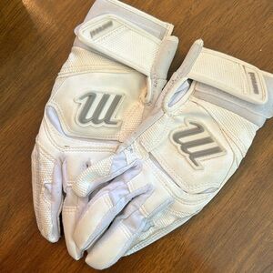 Kids Marucci batting gloves, EUC